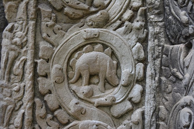 2-Day Angkor Wat Tour from Bangkok - Poi Pet crossing: the part that can feel chaotic, and how the tour helps