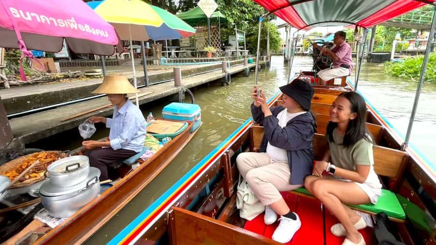 2 Hrs Private Bangkok Canal Boat Tour: Traditional Flat Boat - Timing, pace, and where you end up after the boat ride