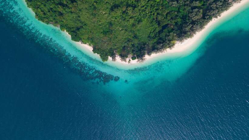 4-Island Tour from Koh Lanta to Koh Kradan with Beach Lunch - The longtail boat ride: scenery yes, quiet no