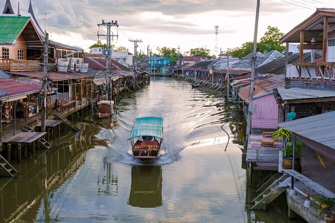 Amphawa Floating Market & Maeklong Railway Train Market Tour - Wat Bang Kung: temple roots, sacred rules, and free entry