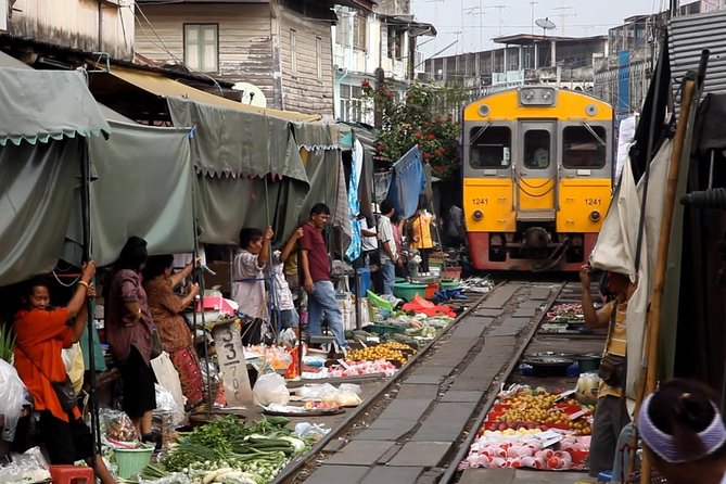 Amphawa Floating Market Tour with Maeklong Railway Market (SHA Plus) - Why This Day Trip Works: Two Markets, One Train Moment