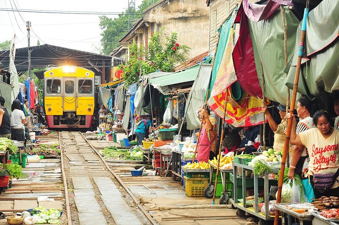 Amphawa Floating Market Tour with Maeklong Railway Market (SHA Plus) - The Ride Out of Bangkok at 11:30, Why the Schedule Matters