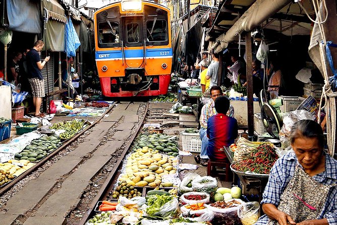Amphawa Floating Market Tour with Maeklong Railway Market (SHA Plus) - Amphawa Floating Market at 16:00: Boat First, Then Browse