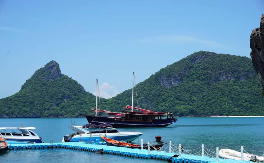 Ang Thong Full-Day Cruise with Sunset by The Red Baron Boat - Ko Mae Ko and Emerald Lake: a crater you can actually picture