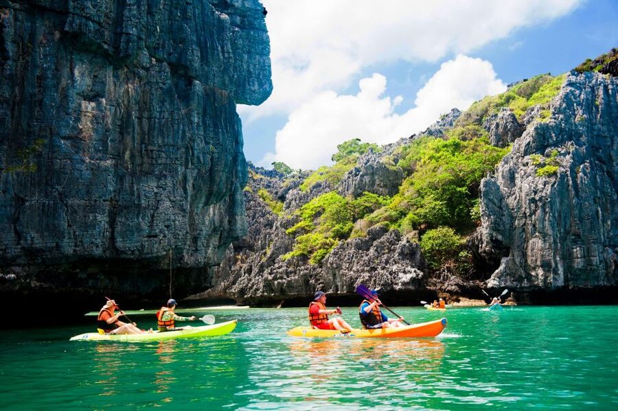 Ang Thong: Marine Park Full-Day Kayaking & Snorkeling Tour - Stop 2: Koh Mae Ko and the Emerald Lake viewpoint climb