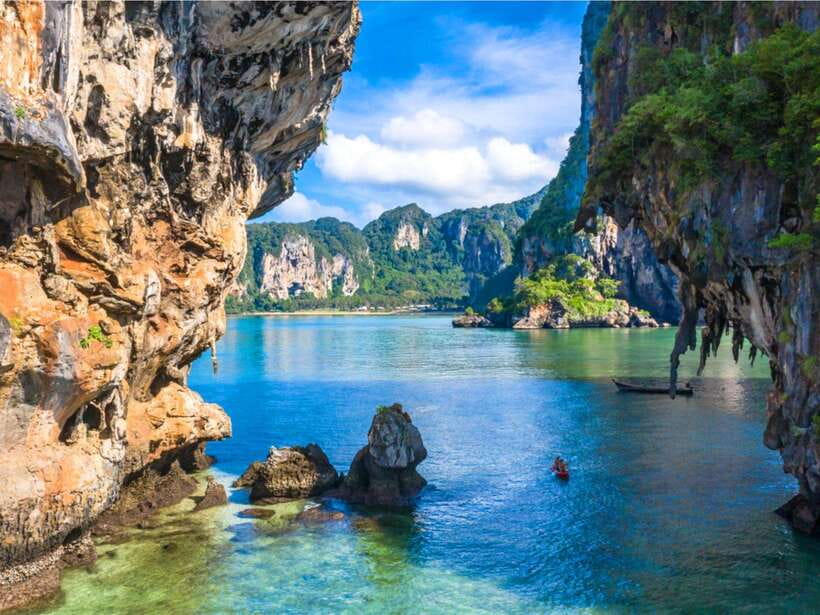Ao Nang: Premium 4 Islands Snorkeling Tour by Speedboat - Poda Island lunch: a Thai buffet right on the sand