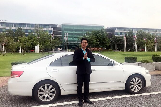 Arrival Private Airport Transfer : Bangkok Airport to Hotel in Bangkok - Finding your driver at BKK: Gate 4 and the sign check