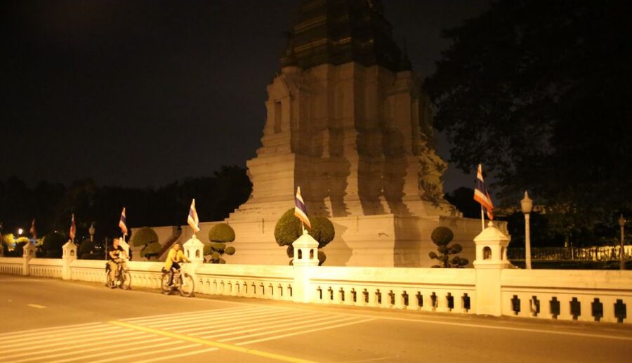 Ayutthaya: 3-Hour Sunset Ride Bike Excursion - Entering Ayutthaya after sunset, on two wheels