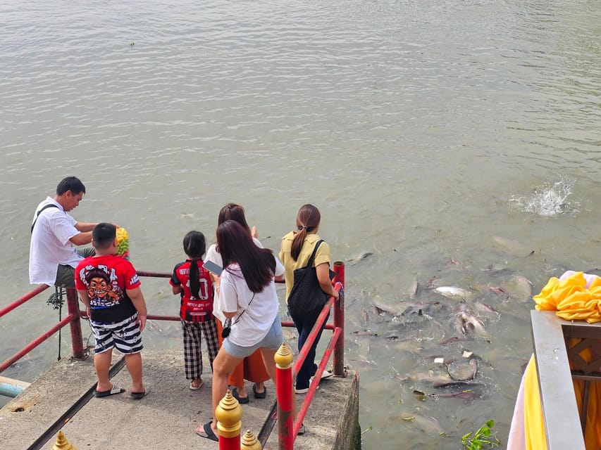 Ayutthaya: Private Boat Tour with Optional Temple Visits - What happens when you reach Wat Phanan Choeng Worawihan