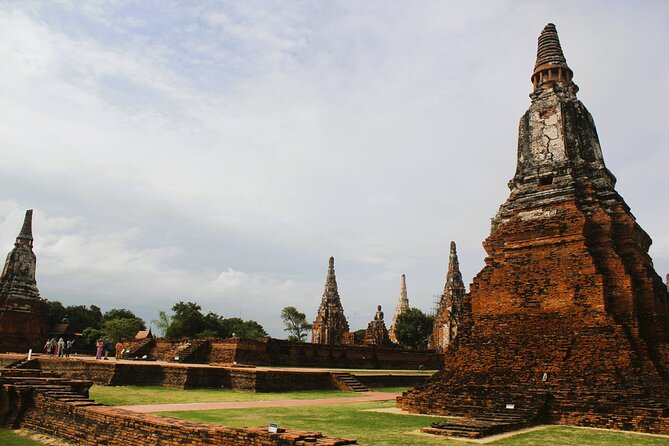 Ayutthaya Sunset Join Tour, Boat Ride, Famous Spot & Local Market - First temple stop: Wat Mahathat and the 13th-century anchor