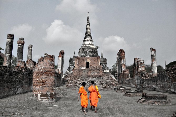 Ayutthaya Sunset Tour: Iconic Temples & Scenic River Boat Ride - Passing by additional sights on the cruise