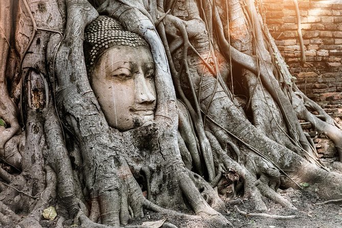Ayutthaya Temples and Ayothaya Floating Market From Bangkok - Wat Mahathat: Buddha’s Relic and the Iconic Ruin Look
