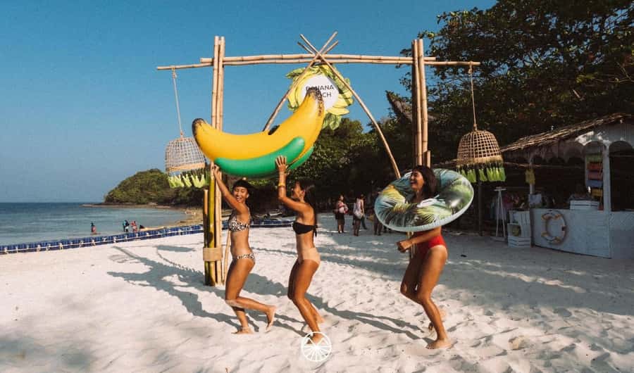 Banana Beach at Koh Hey: Phuket’s Speedboat Paradise - The crew and guide vibe: why organization matters here