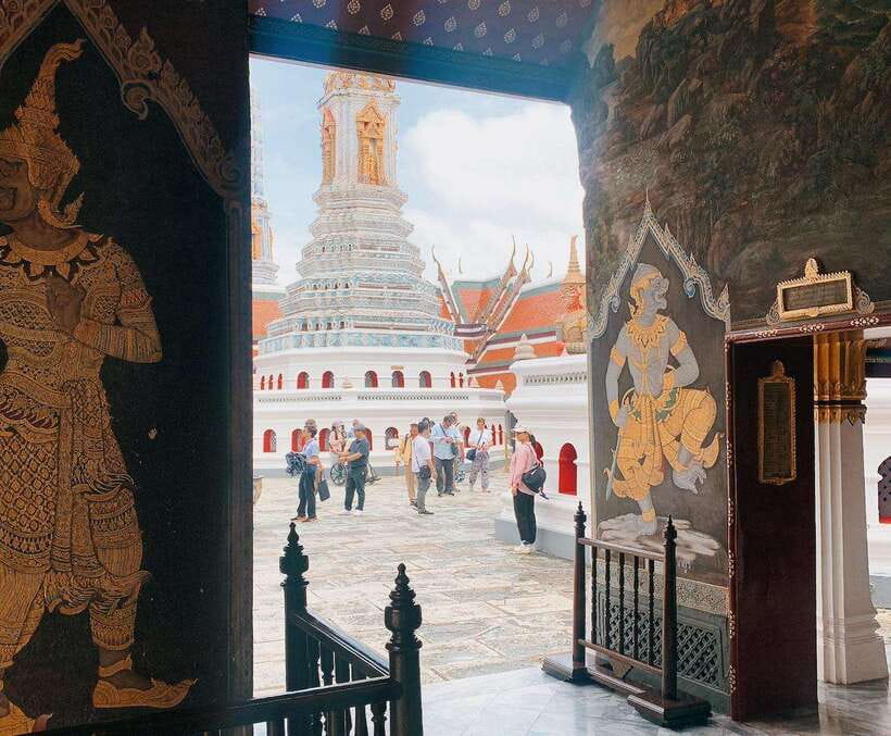 Bangkok: 2 Hours Grand Palace & Wat Pho Private Tour - Price and value: tour fee plus temple entry fees you must plan for