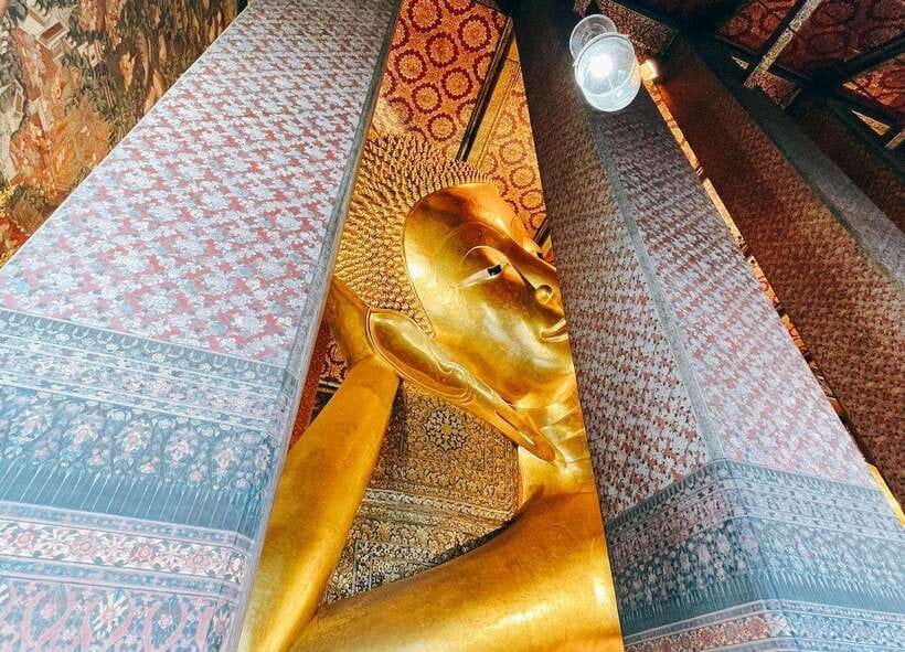 Bangkok: 2 Hours Grand Palace & Wat Pho Private Tour - Wat Phra Kaew and the Grand Palace: where the Emerald Buddha sets the tone