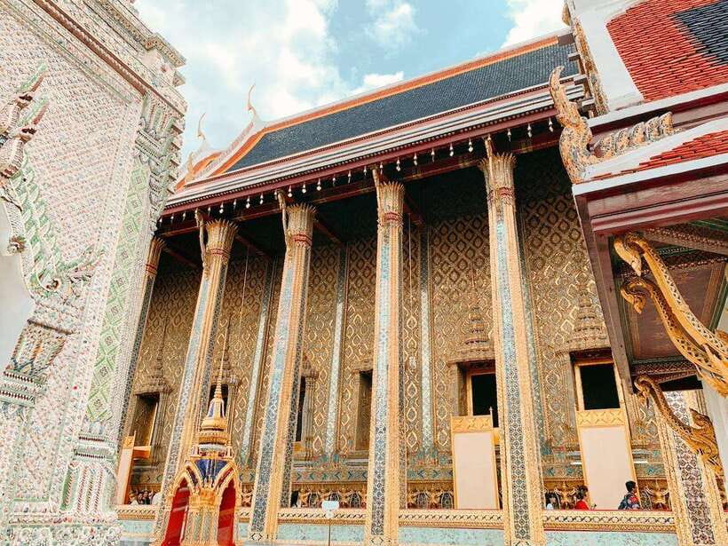 Bangkok: 2 Hours Grand Palace & Wat Pho Private Tour - Near Wat Pho: the riverside Wat Arun viewpoint moment