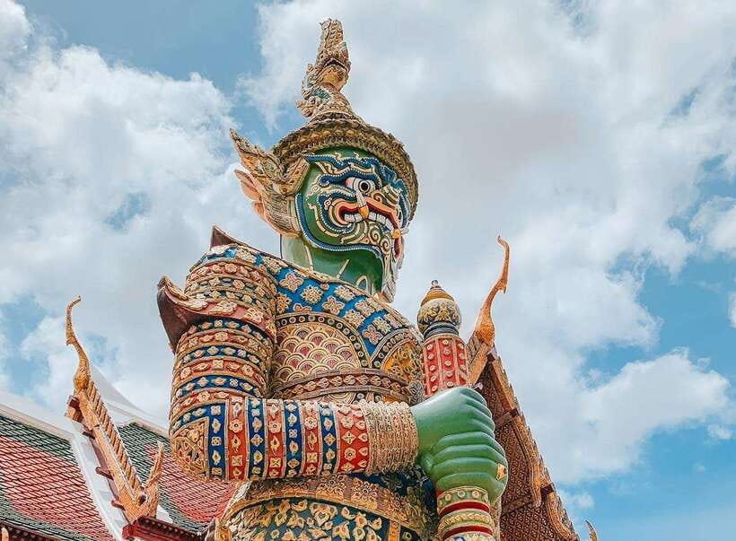Bangkok: 2 Hours Grand Palace & Wat Pho Private Tour - The private guide effect: why this feels smooth in a small window