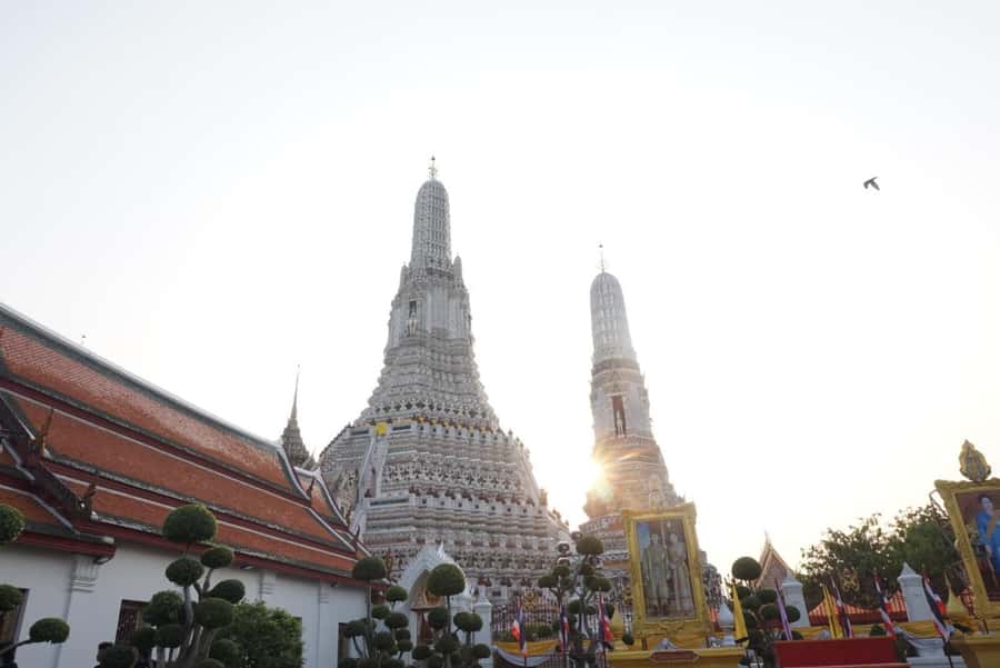 Bangkok 3-Major Royal Temples Walking Tour - Grand Palace: Emerald Buddha, ceremonial halls, and Thai-European design mix