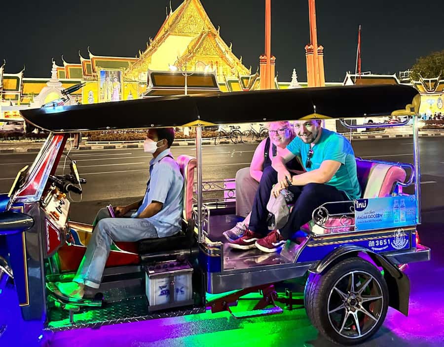 Bangkok Adventure Tuk Tuk Food Tour - Meeting at Hua Lamphong and Finding Your Guide Fast