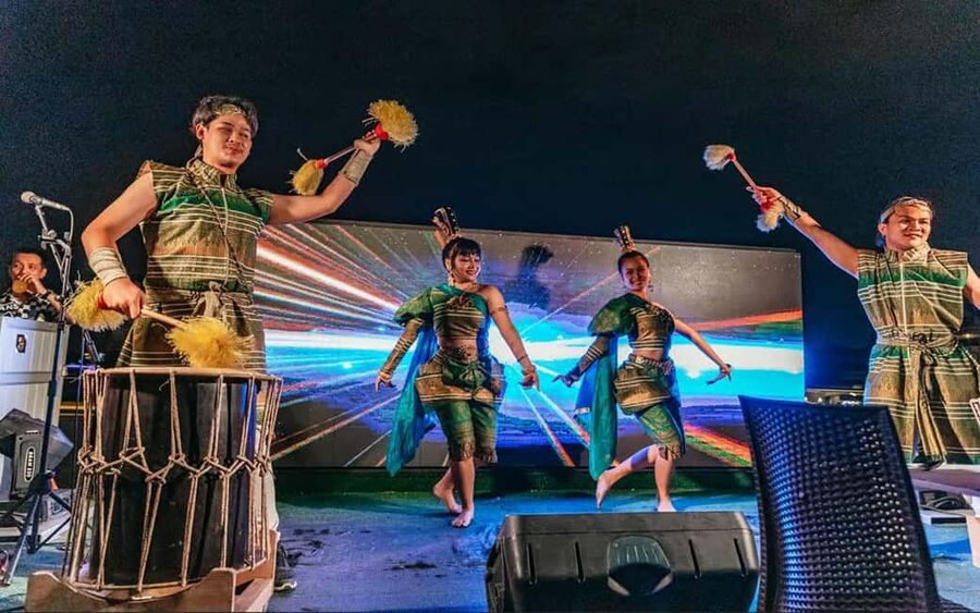 Bangkok: Alangka Chao Phraya River Dinner Cruise - Pier 4 at IconSiam, timing, and how to avoid the stress