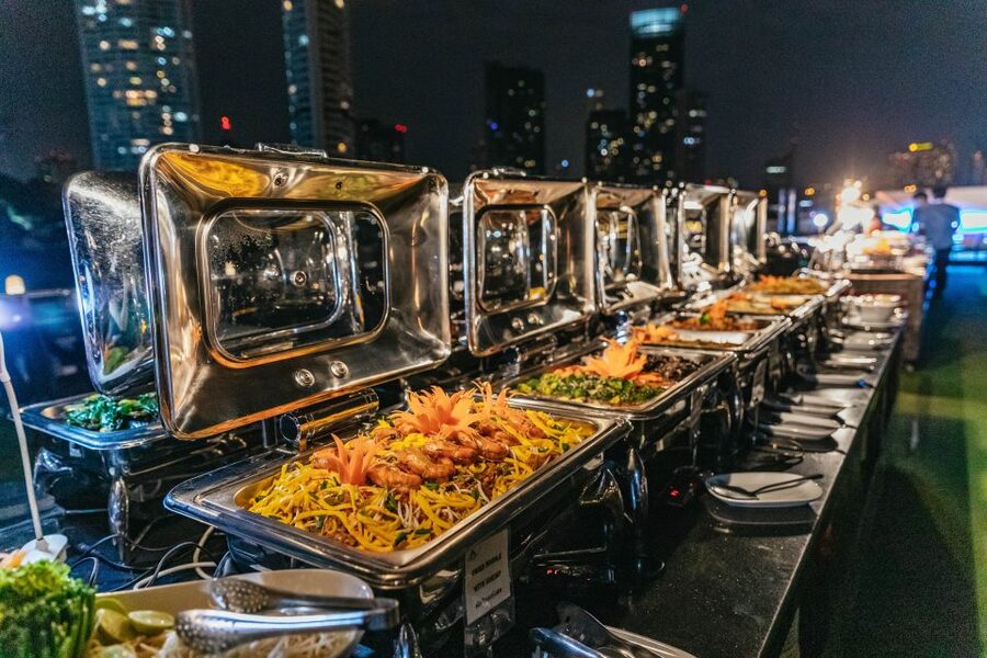 Bangkok: Alangka Luxury Buffet Dinner Cruise With Live Music - The Buffet: Seafood, Thai Classics, and Western Comfort Food