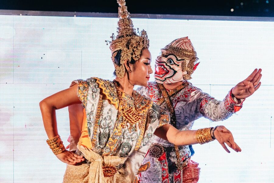 Bangkok: Alangka Luxury Buffet Dinner Cruise With Live Music - Onboard Comfort, Rooftop Air, and How to Dress for Bangkok Nights