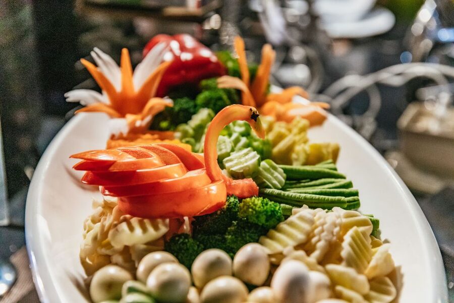 Bangkok: Alangka Luxury Buffet Dinner Cruise With Live Music - Who This Is Best For, and Who Might Want Another Plan