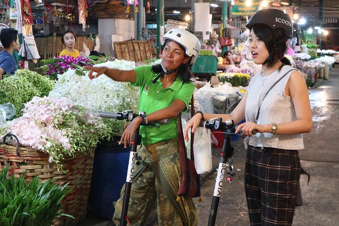 Bangkok at Night by Electric Scooter - Getting ready: scooters, helmets, and that 6pm start