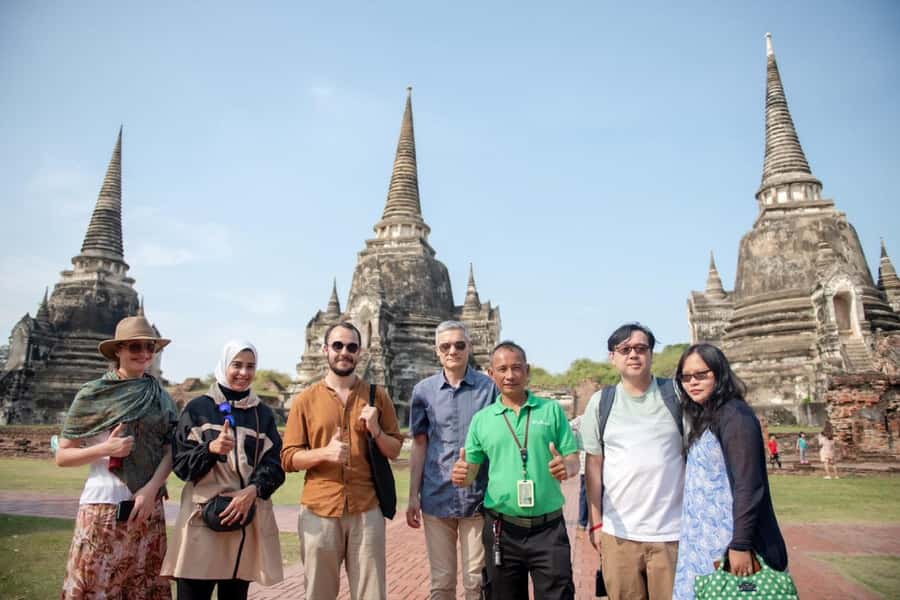 Bangkok: Ayutthaya, Railway & Floating Markets Full-Day Tour - Lunch break at a local restaurant, plan for what is included