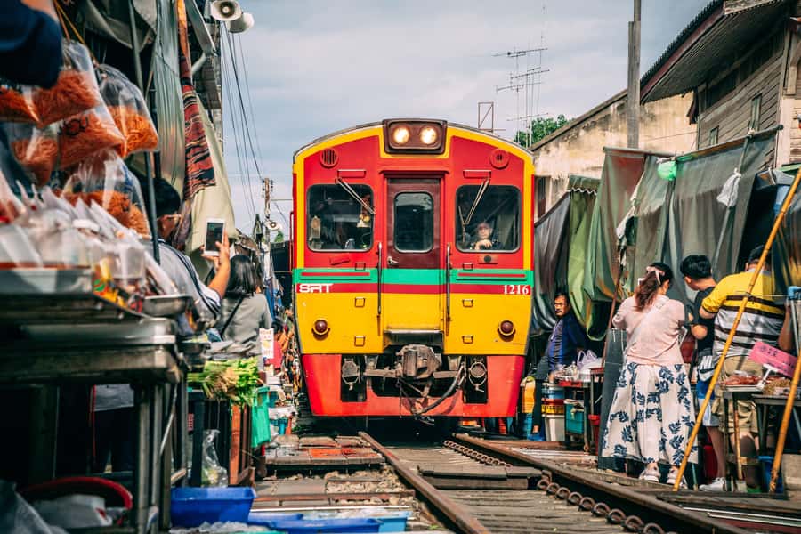 Bangkok: Ayutthaya, Railway & Floating Markets Full-Day Tour - Maeklong Railway Market, where stalls clear in seconds