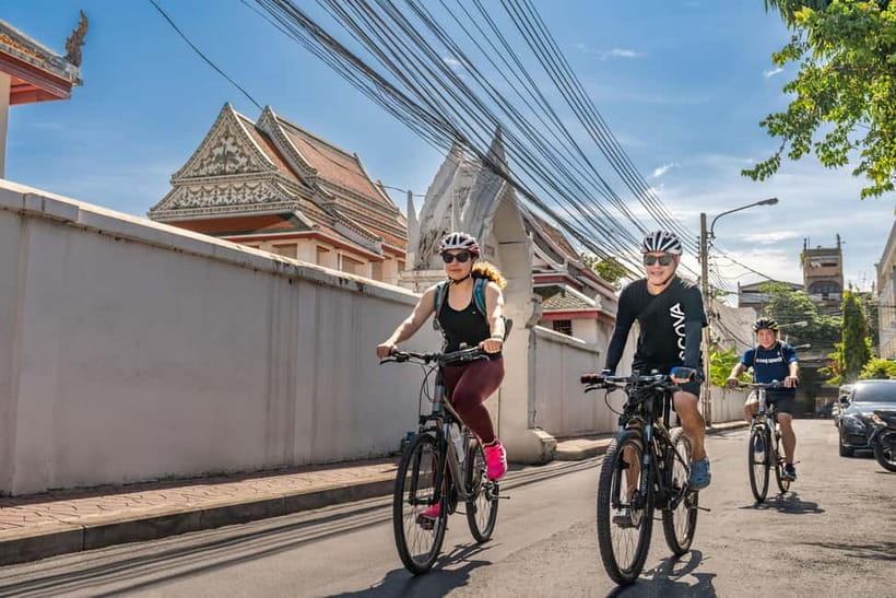 Bangkok: Backstreets and Historic Temples Bike Tour - Wat Suthat and the Giant Swing moment