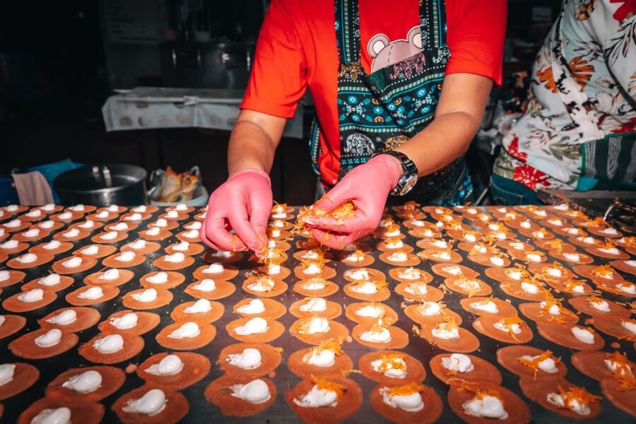 Bangkok: Backstreets Food Tour with 15+ Tastings - Dietary limits are real here, and the tour sets expectations honestly