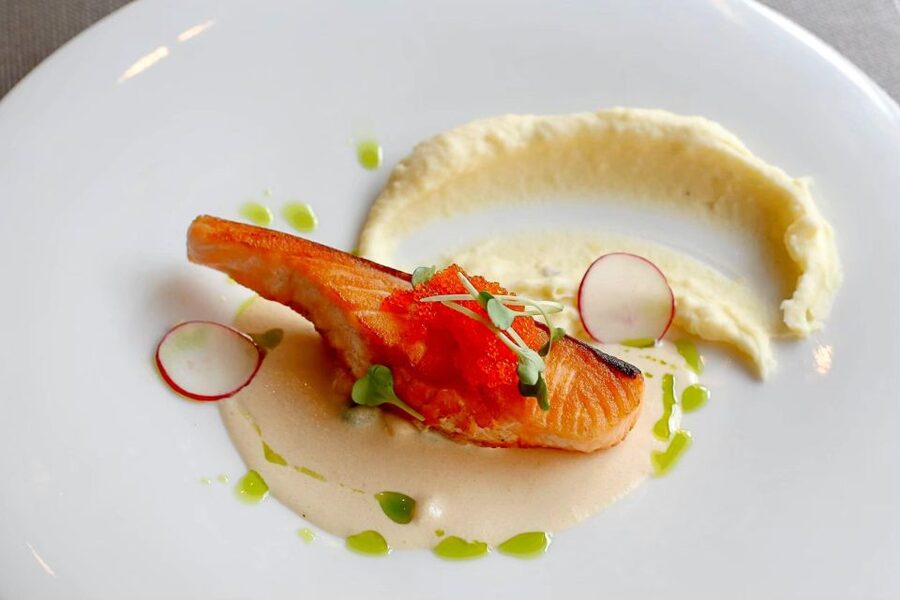 Bangkok: Baiyoke Observation Deck Ticket with Buffet Meal - Sky Box at the 81st Floor: Limited Seats for Better Photos
