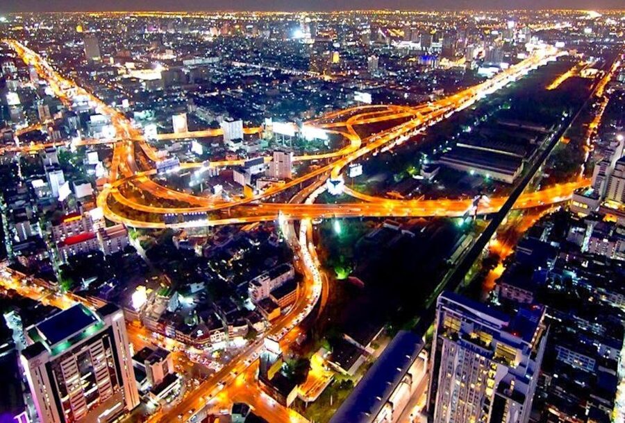 Bangkok: Baiyoke Tower Balcony Buffet & Observation Deck - Outdoor balcony dining: how to get the best views and avoid the “why am I cold” moment