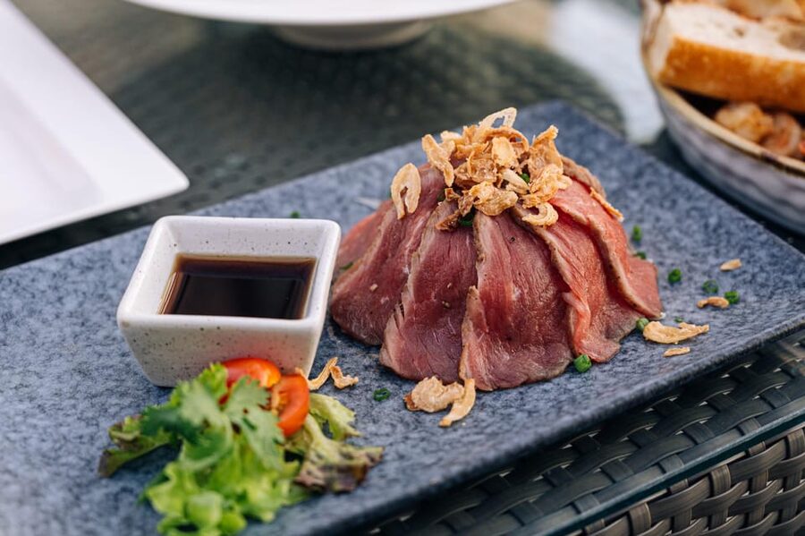 Bangkok: Barracuda Rooftop Bar Akara Hotel - Service style and atmosphere: attentive, but follow the rooftop rules