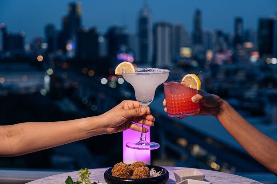 Bangkok: Barracuda Rooftop Bar Akara Hotel - Getting there and making 90 minutes feel like more