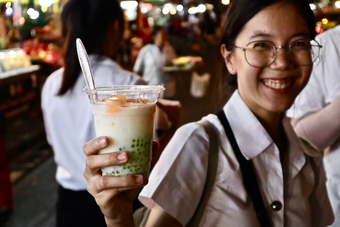 Bangkok by Night Food Tour with 10+ Tastings in Chinatown - Landmark Stops That Set the Scene: MBK Center and Asiatique Riverfront