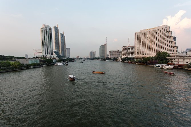 Bangkok by Night: Temples, Markets and Food Tuk-Tuk Tour - Why Bangkok looks different from a tuk-tuk