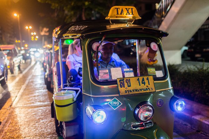 Bangkok by Night: Temples, Markets and Food Tuk-Tuk Tour - Stop by stop: what each night moment is really about