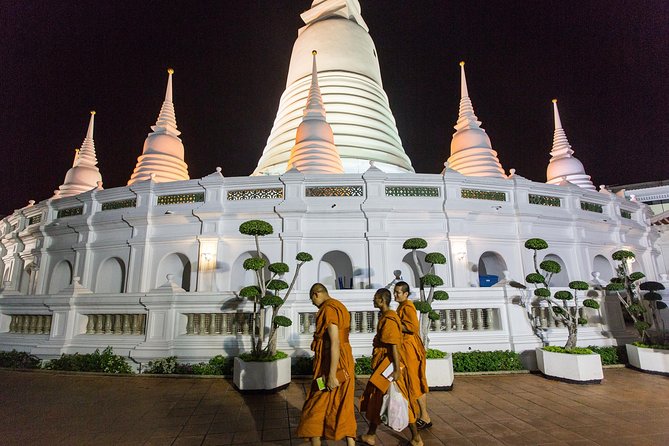 Bangkok by Night: Temples, Markets and Food Tuk-Tuk Tour - Food, but make it practical: how to eat well on this kind of night tour