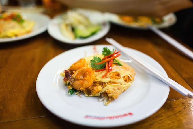 Bangkok by Night: Temples, Markets and Food Tuk-Tuk Tour - Getting started at Krung Thonburi BTS, then finding your rhythm