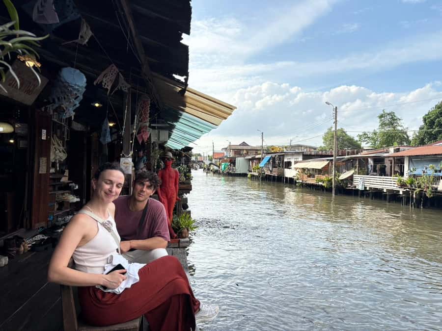 Bangkok Canal Small Teak Boat Full-Day Tour - Thonburi by teak boat, where the city feels smaller