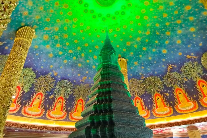 Bangkok Canal Tour: Chaophraya River and Wat Arun - Stop 2: Wat Arun from the Chao Phraya River Backdrop