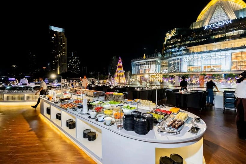 Bangkok: Celebrate New Year Opulence Dinner Cruise - Entertainment that actually fills the time