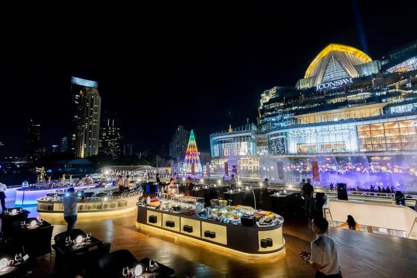 Bangkok: Celebrate New Year Opulence Dinner Cruise - Fireworks at midnight: the river makes the difference