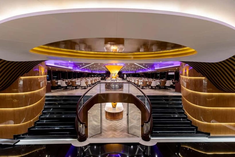 Bangkok: Celebrate New Year Opulence Dinner Cruise - Temples and spiritual landmarks, seen from the river