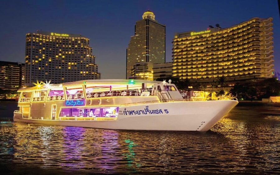 Bangkok: Chao Phraya Princess Dinner Cruise - Boarding experience: welcome drink, seating, and sound that actually works