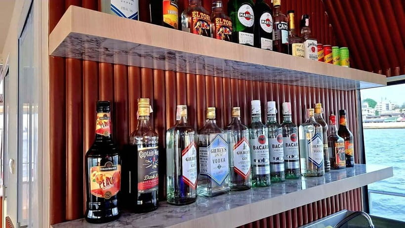 Bangkok : Chaophraya Booze Cruise – Drinks Onboard - Music, Atmosphere, and Deck Choice for Better Views