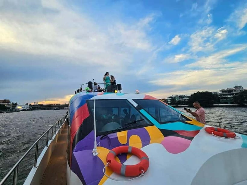Bangkok : Chaophraya Booze Cruise – Drinks Onboard - Chao Phraya at Night: Wat Arun, Palace Lights, and the Rama VIII Bridge
