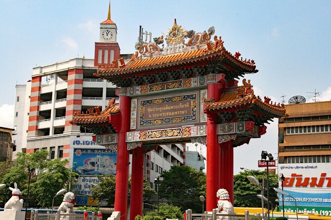 Bangkok: Chinatown By Night Walking Tour - Key things you’ll notice on this Chinatown night walk